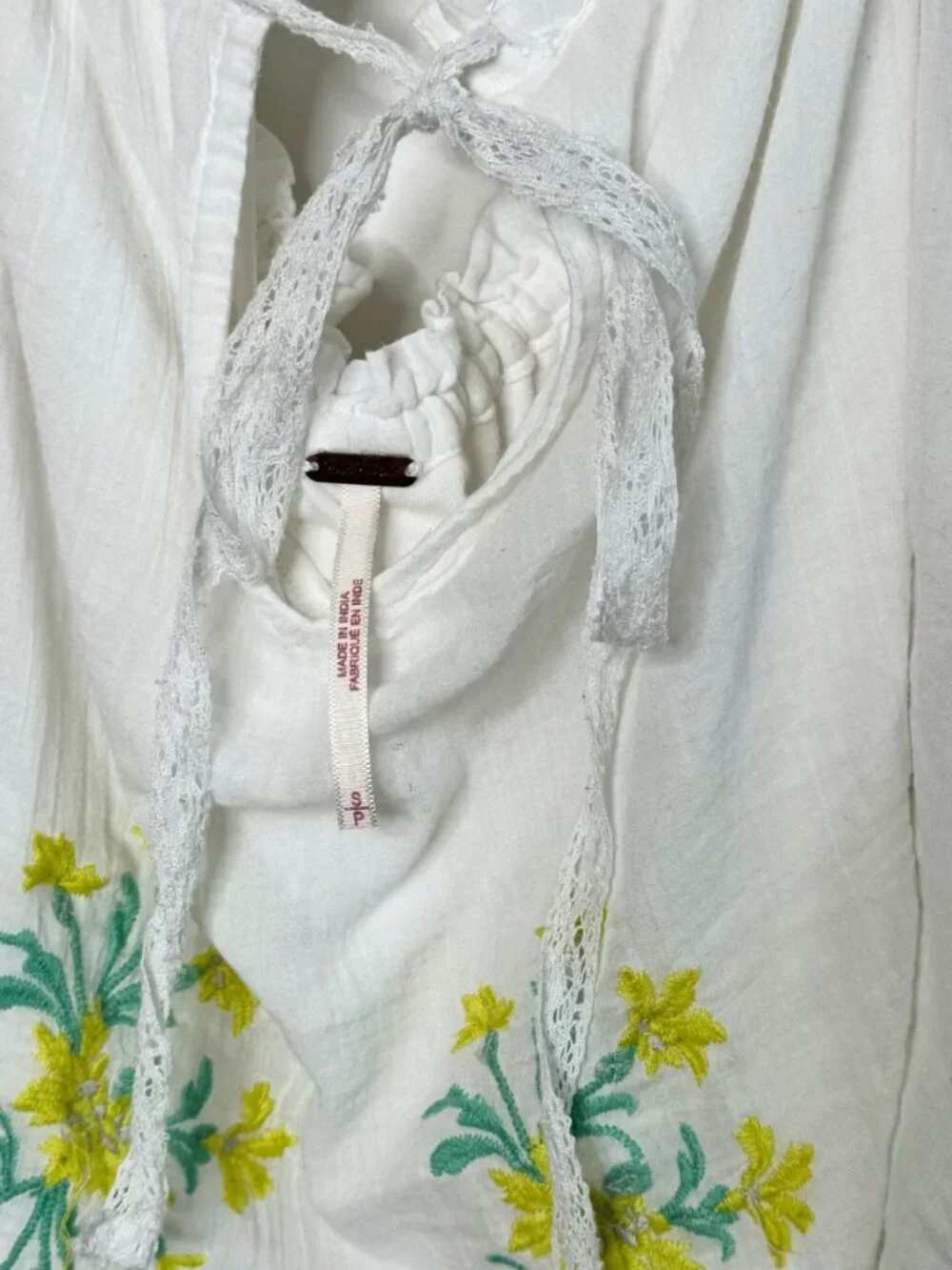 Free People White Embroidered Floral Boho Tank Ruffle Tie Neck Sleeveless Top S